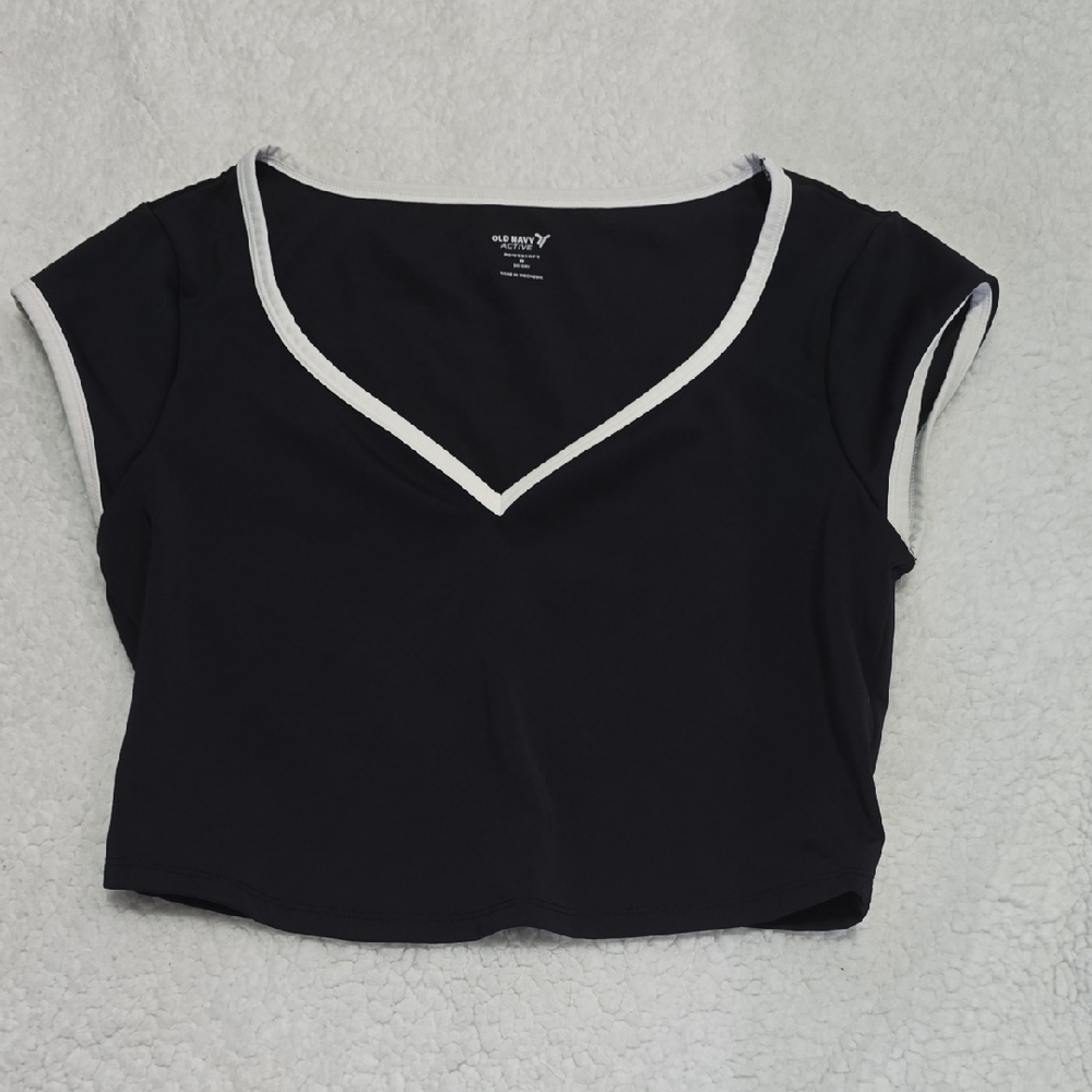 Old Navy Black and White V-Neck Crop T-Shirt